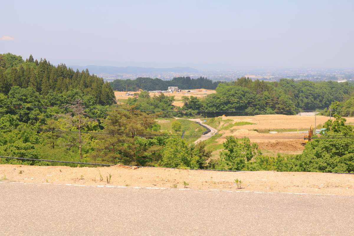 大規模な造成工事が進むプレイアースパーク富山の広大な建設現場